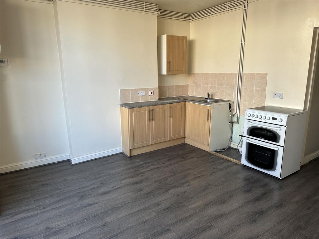 1 bed flat to rent in Warren Road, Flat 1, Rhyl LL18, £515 pcm Zoopla