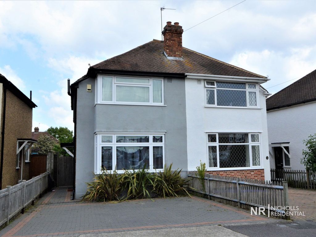 2 bed semidetached house for sale in Ashcroft Road, Chessington