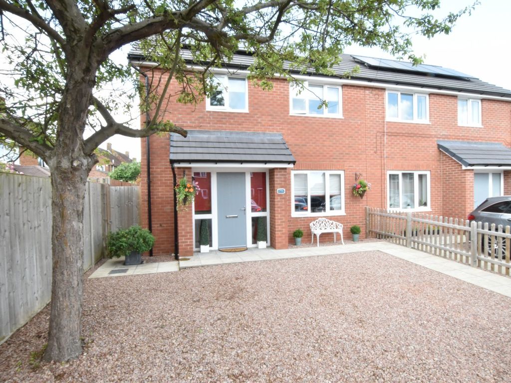2 bed end terrace house for sale in Farleigh Road, Pershore