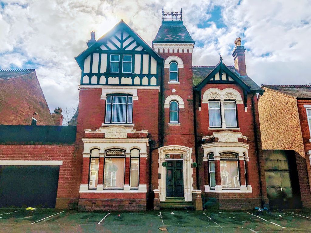8 bed detached house to rent in Grange Road, West Bromwich B70 Zoopla