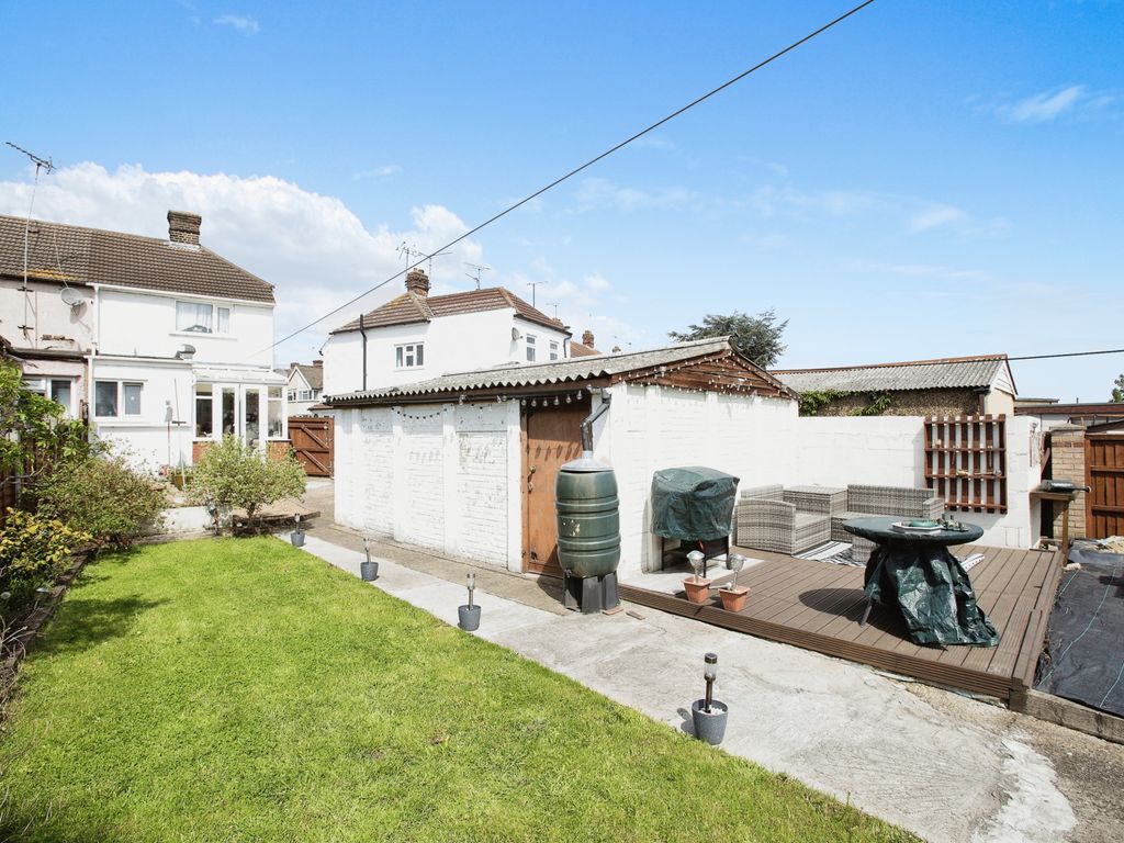 2 bed end terrace house for sale in Oval Road South, Dagenham RM10 Zoopla