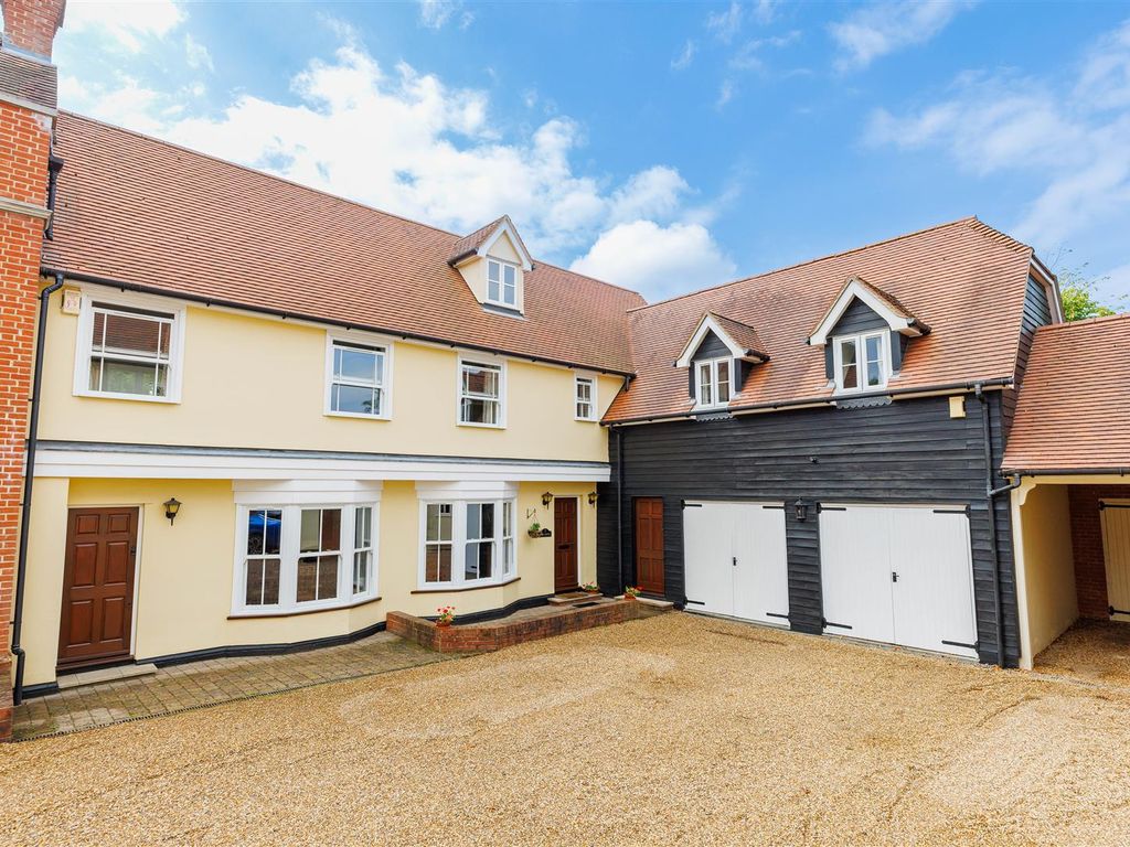 5 bed linkdetached house for sale in Ruffels Place, Stebbing, Dunmow