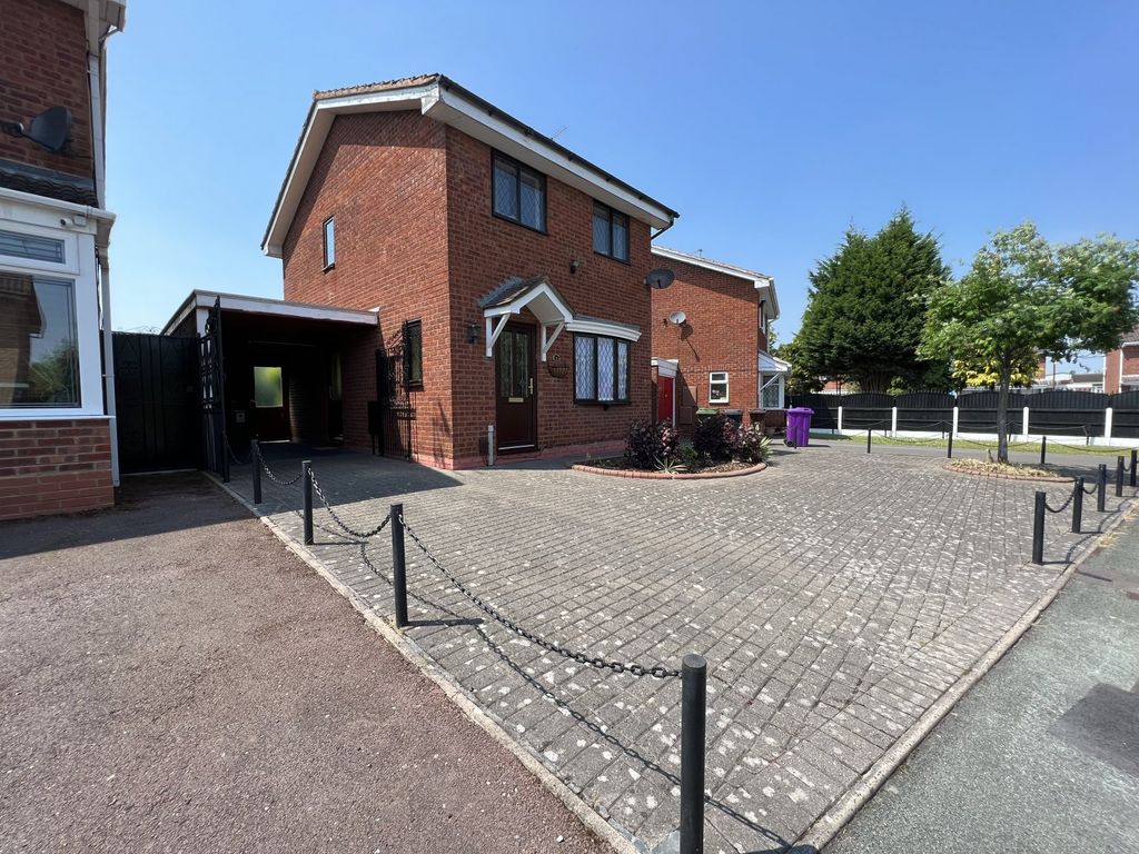 3 bed detached house to rent in Warmley Close, Dunstall, Wolverhampton