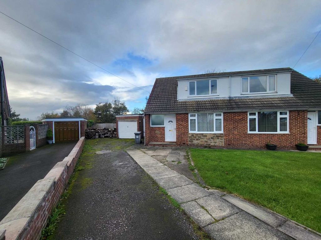 3 bed semidetached bungalow to rent in Pennine Road, Dewsbury WF12, £