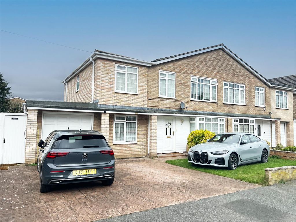 4 bed semidetached house for sale in Pavilion Gardens, Staines TW18, £