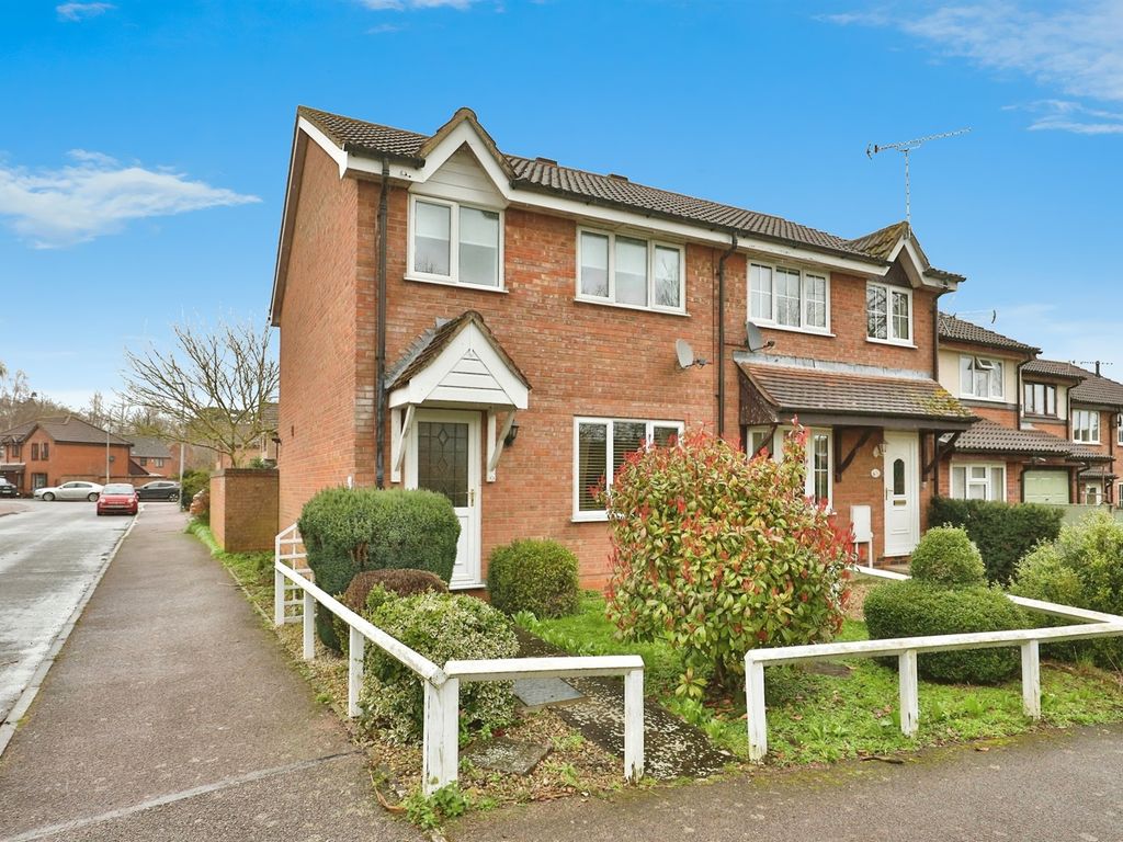 3 bed end terrace house for sale in Allwood Avenue, Scarning, Dereham