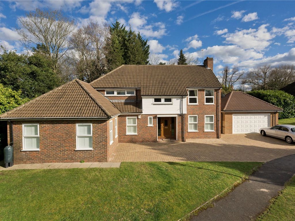 5 bed detached house for sale in Manor Chase, Weybridge Park, Weybridge, Surrey KT13, £1,500,000