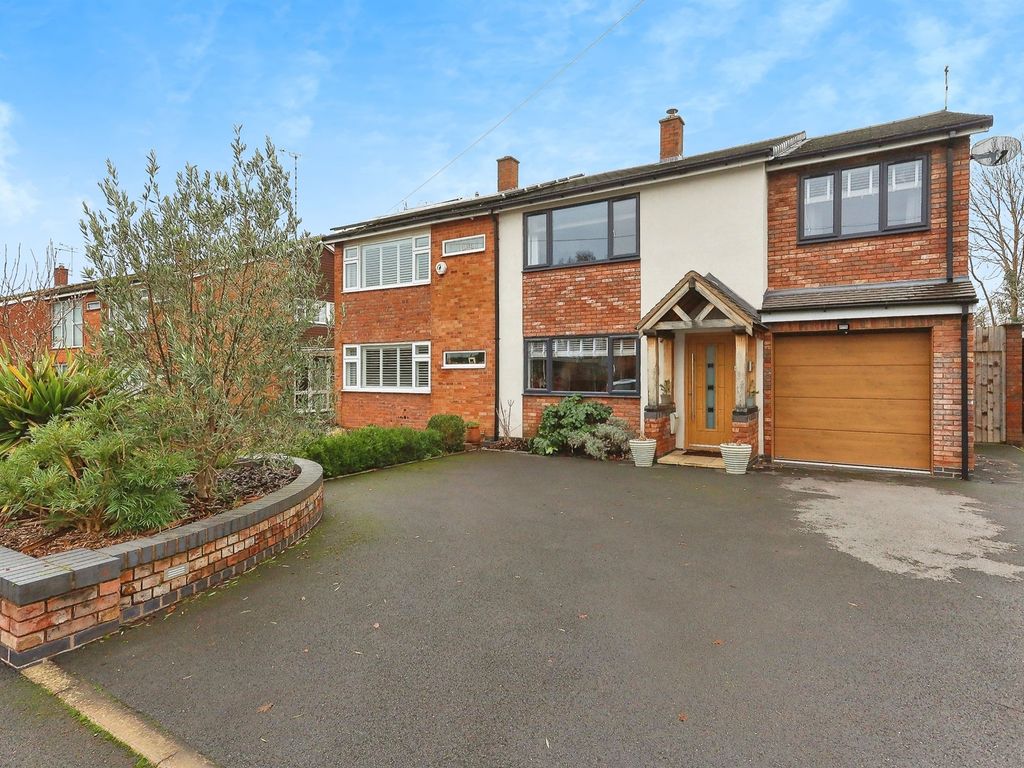 4 bed semidetached house for sale in Laurels Crescent, Balsall Common