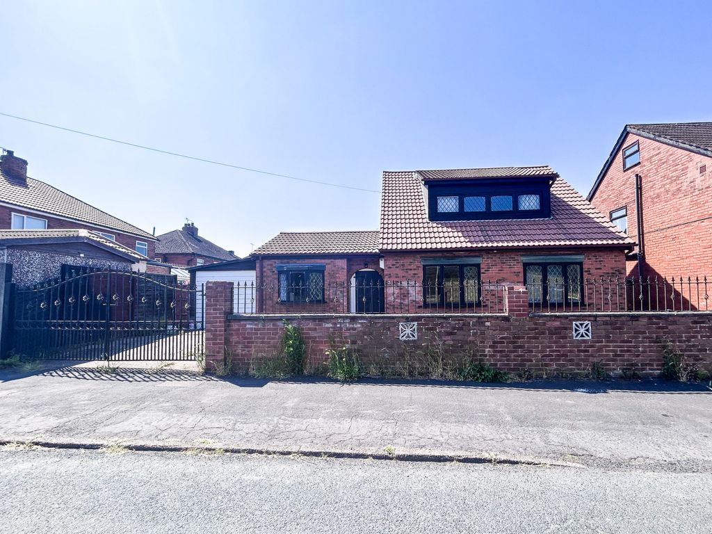 3 bed detached house for sale in Collinson Avenue, Scunthorpe DN15, £130,000 Zoopla