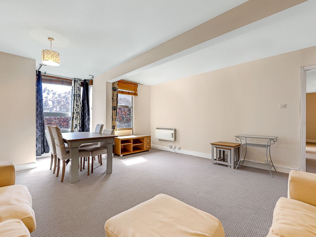 2 bed flat to rent in The Falcons, Clapham Junction SW11, £1,900 pcm