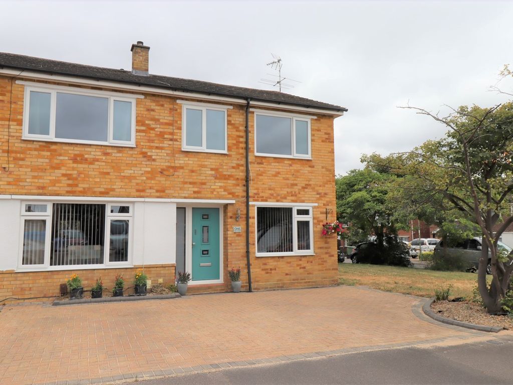 5 bed semidetached house for sale in Hart Close, Farnborough GU14 Zoopla