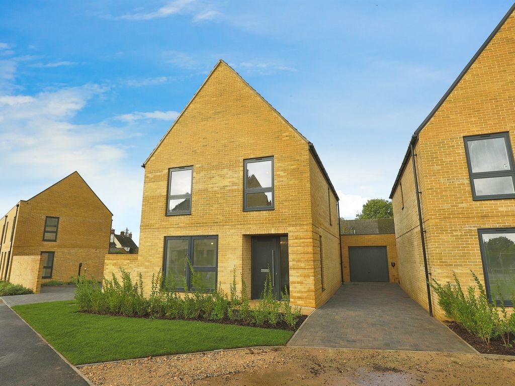 New home, 3 bed detached house for sale in Evenlode Road, MoretonIn