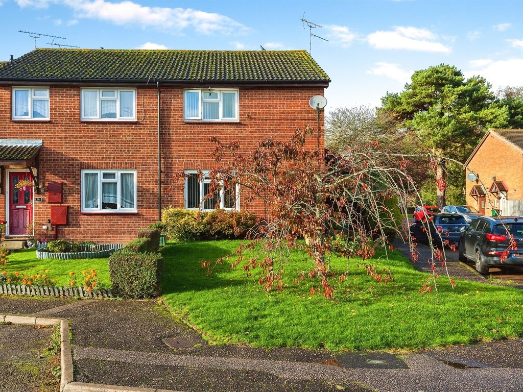3 bed end terrace house for sale in Hillingdale, Crawley RH11, £350,000 Zoopla