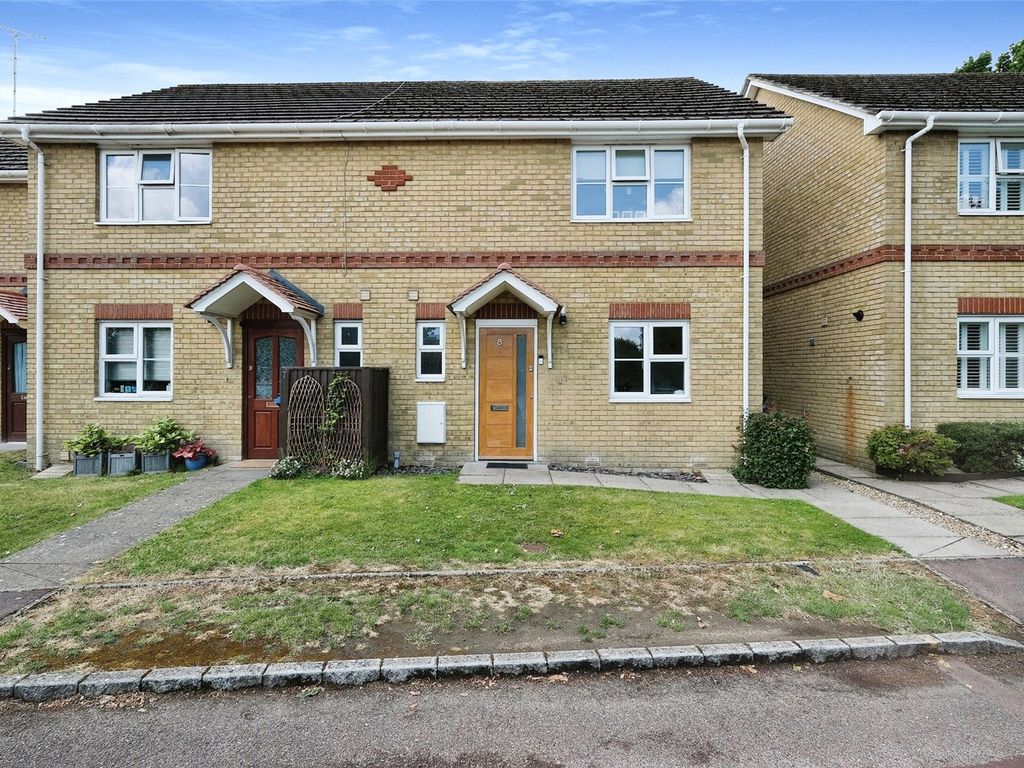 2 bed end terrace house for sale in Greenfinch Close, Owlsmoor