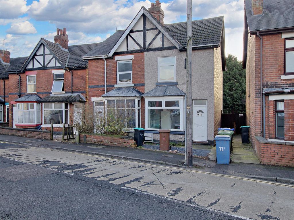 3 bed semidetached house for sale in Carter Lane, Mansfield NG18, £