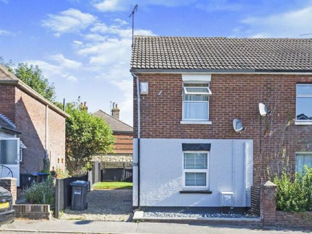 3 bed semidetached house for sale in Charlwoods Road, East Grinstead