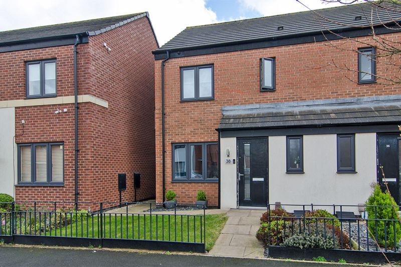 3 bed semidetached house for sale in Akron Drive, Oxley, Wolverhampton