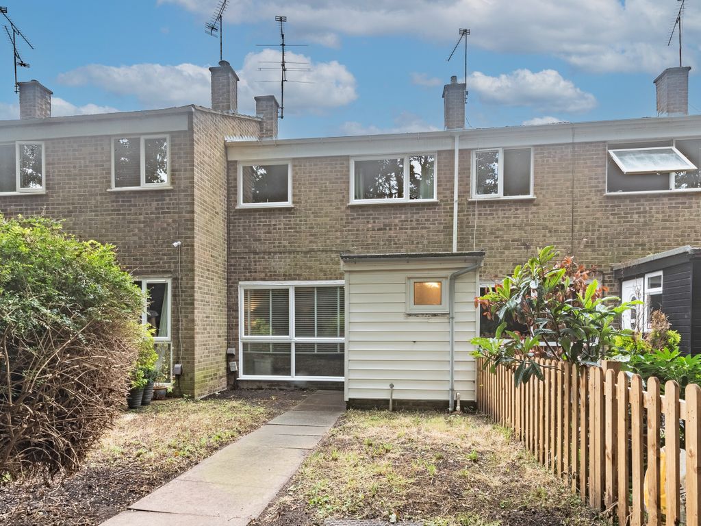 3 bed terraced house for sale in Pinewood Park, Farnborough, Hampshire GU14, £300,000 Zoopla