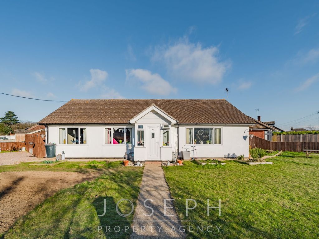 3 bed detached bungalow for sale in Bracken Avenue, Kesgrave IP5, £