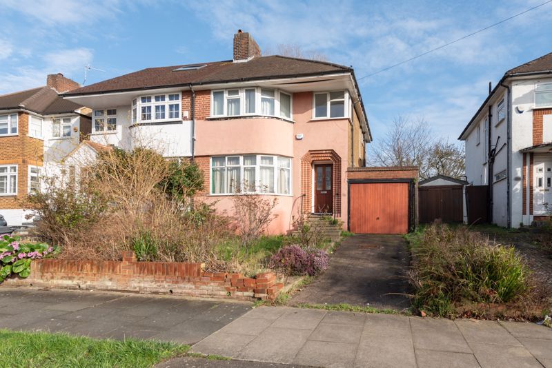 3 bed semidetached house for sale in Ashfield Road, London N14, £