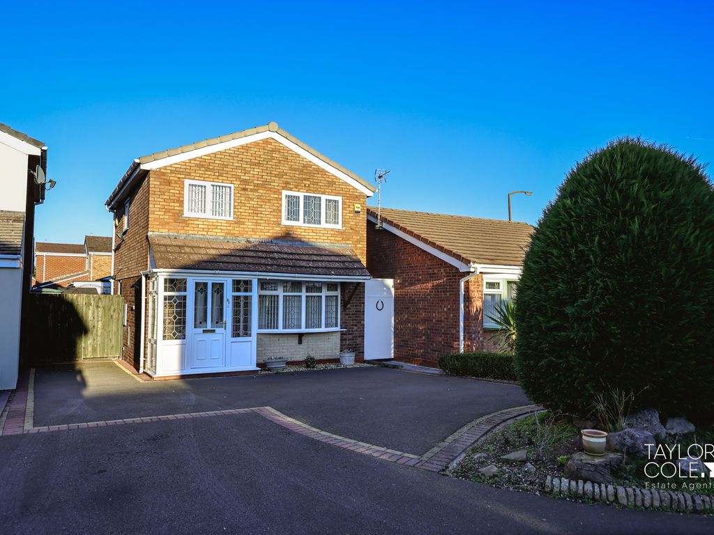 3 bed detached house for sale in Buckingham Road, Tamworth B79, £