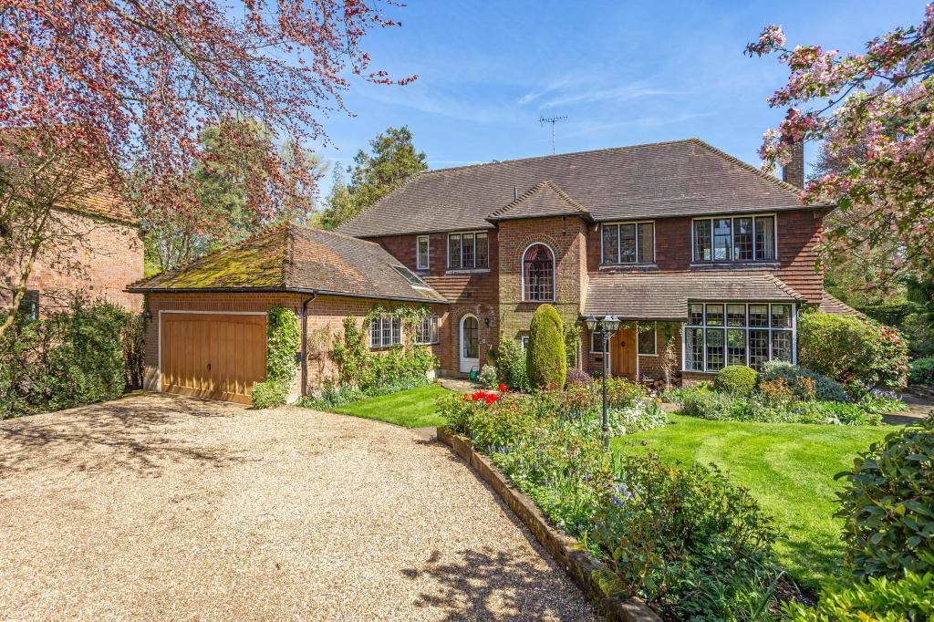 6 bed detached house for sale in Bushfield Road, Bovingdon, Hemel