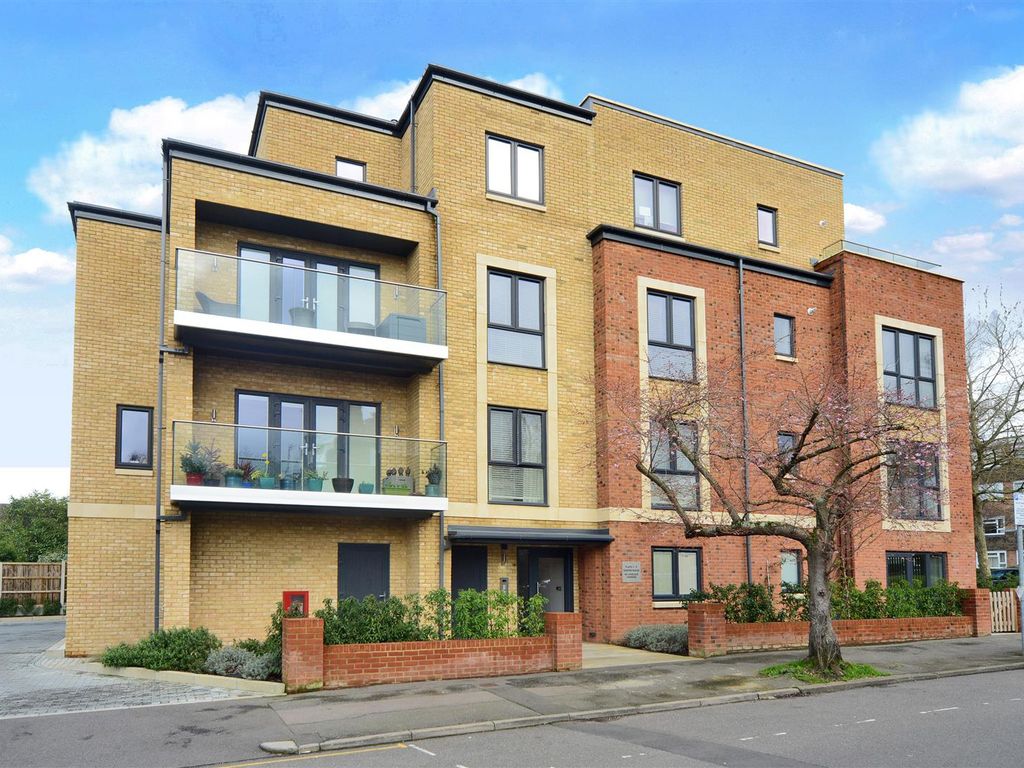 2 bed flat for sale in Lovelace Gardens, Surbiton KT6, £575,000 Zoopla