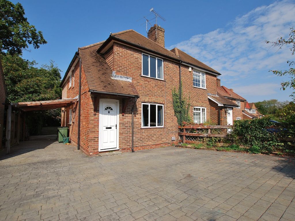 4 bed semidetached house to rent in Beech Grove, Guildford, Surrey GU2
