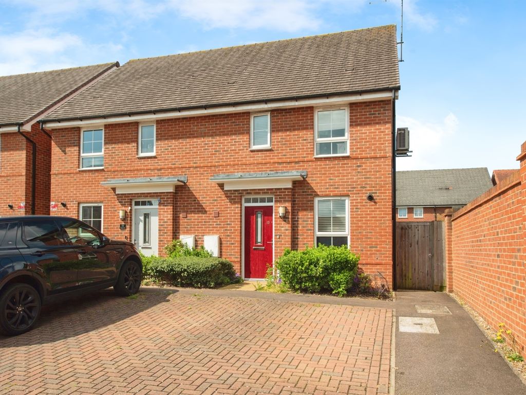 3 bed semidetached house for sale in Skipper Close, Hemel Hempstead
