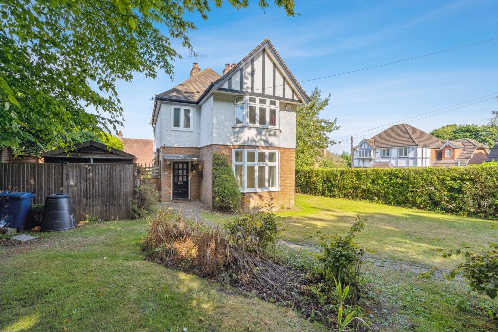 3 bed detached house for sale in White Lion Road, Little Chalfont