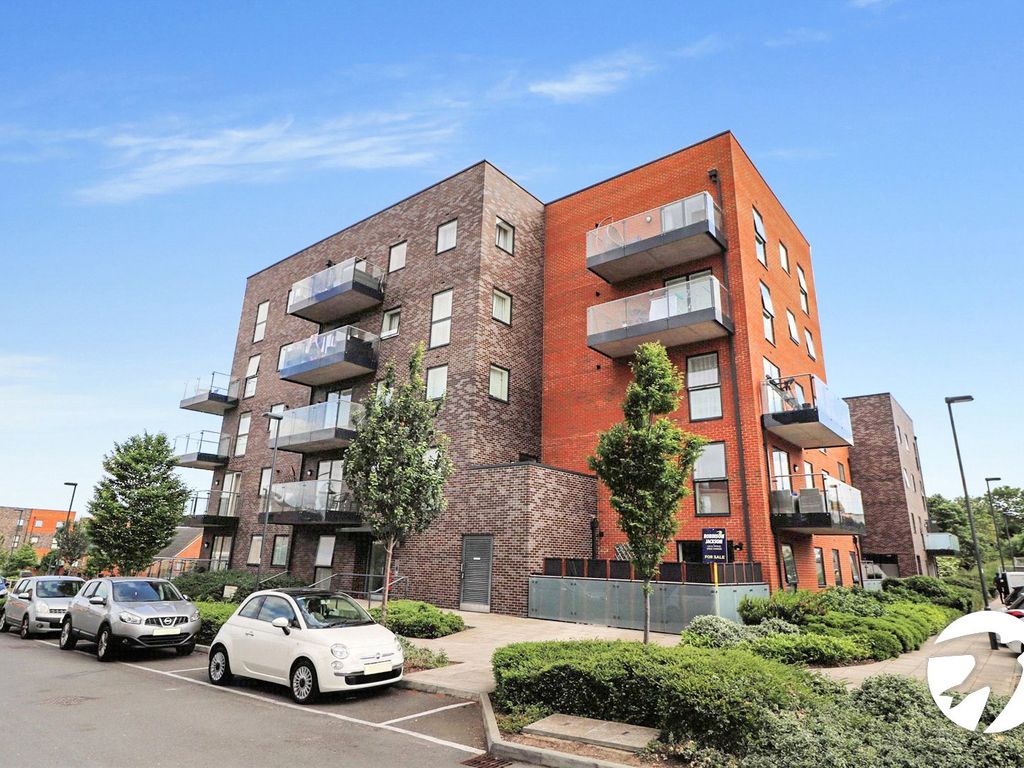 2 bed flat to rent in Dell View Road, Erith DA8, £1,650 pcm Zoopla