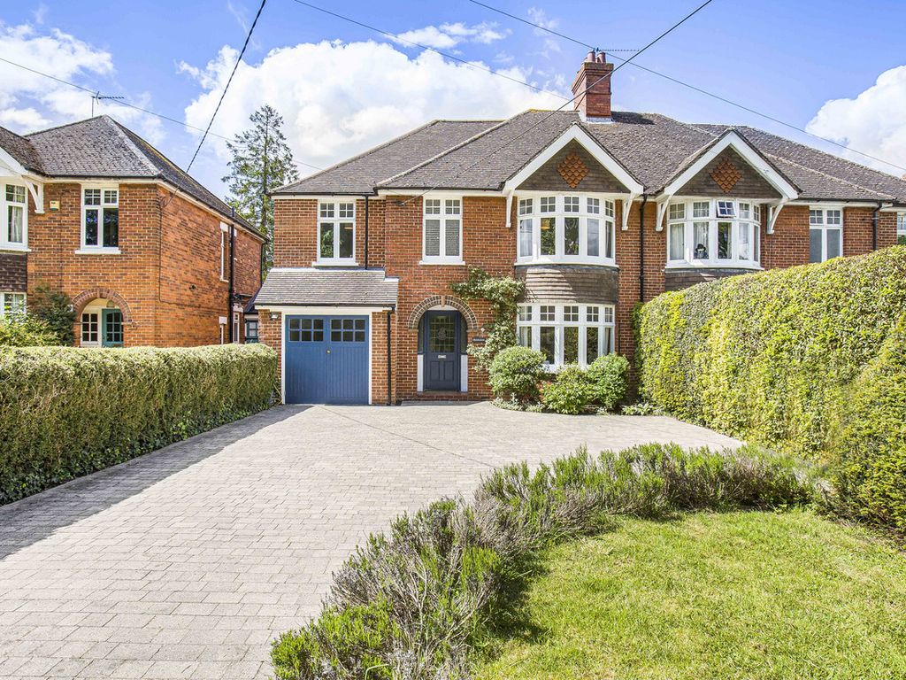 4 bed semidetached house for sale in Manor Road, Wantage OX12, £