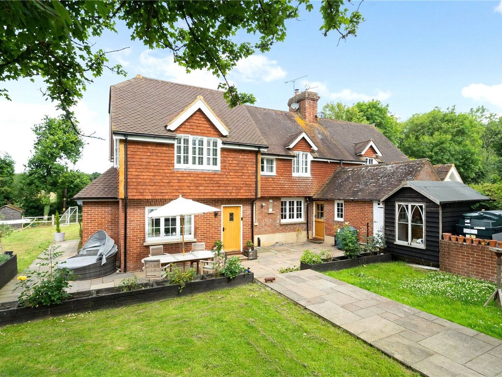 4 bed semidetached house for sale in Sawyard Cottages, Sheffield Park