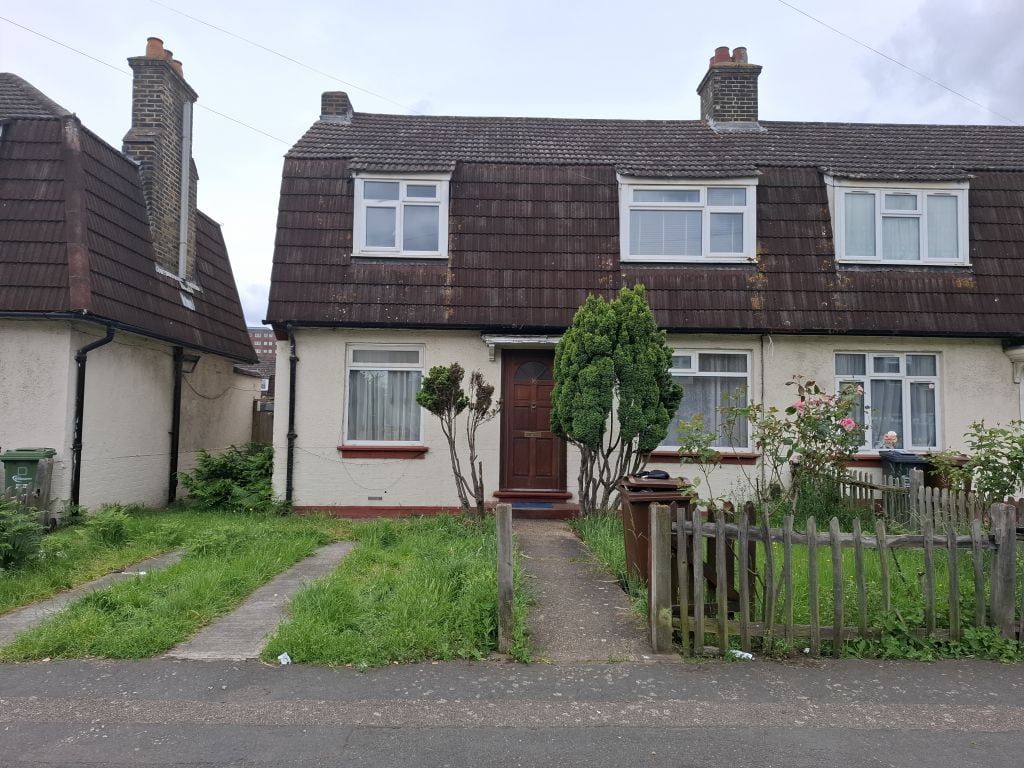 3 bed semidetached house for sale in Jackson Road, Barking IG11, £