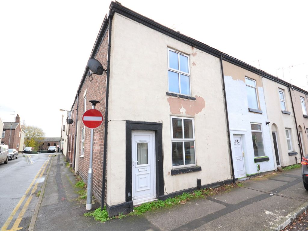 2 bed end terrace house for sale in Chester Road, Macclesfield SK11
