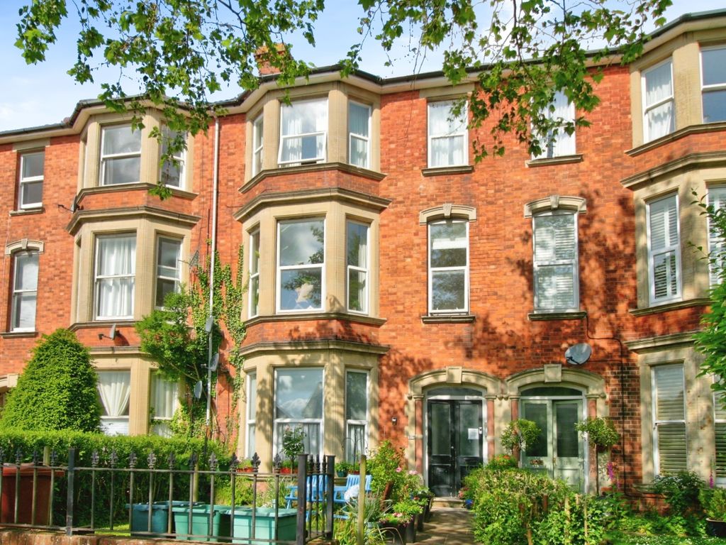 2 bed flat for sale in St. Johns Road, Tunbridge Wells TN4, £320,000