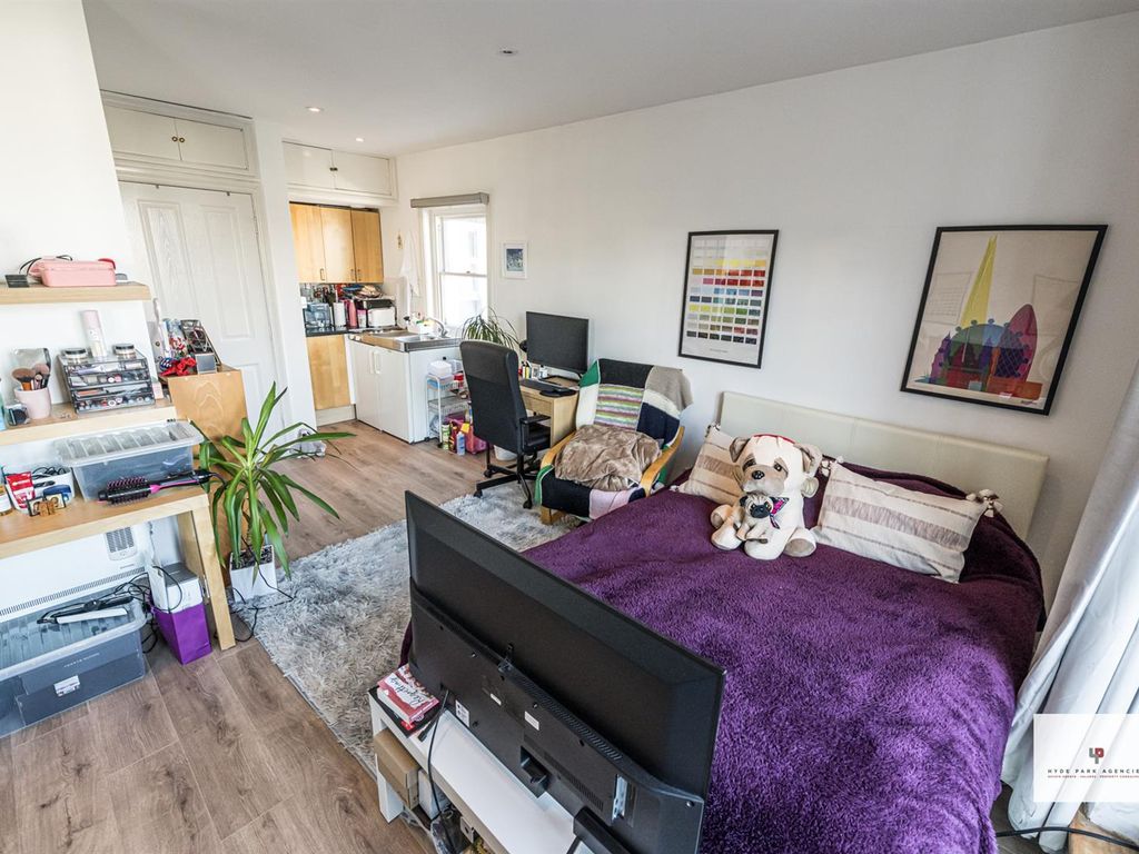 Studio to rent in Lancaster Gate, London W2, £1,600 pcm Zoopla
