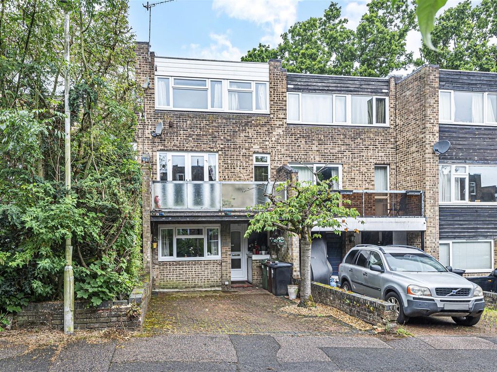 4 bed town house for sale in Tudor Court, Tunbridge Wells TN2 Zoopla