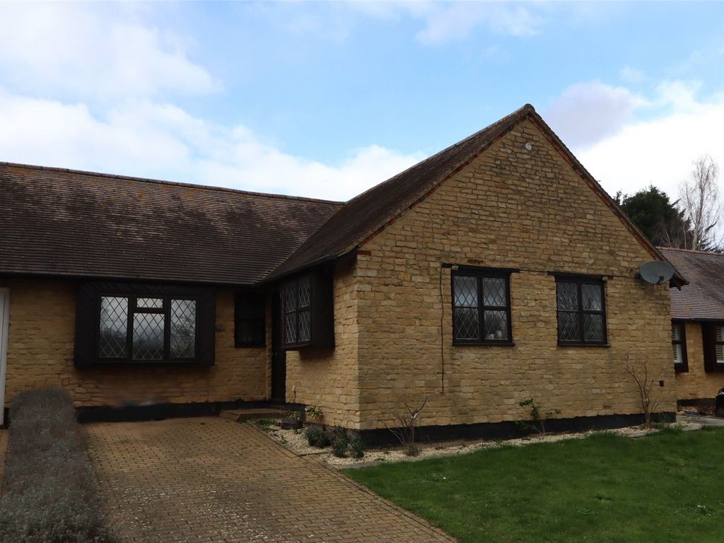 3 bed bungalow for sale in Village Close, Sherington, Buckinghamshire