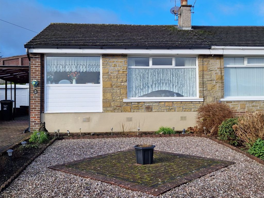 2 bed semidetached bungalow for sale in Illingworth Avenue, Halifax