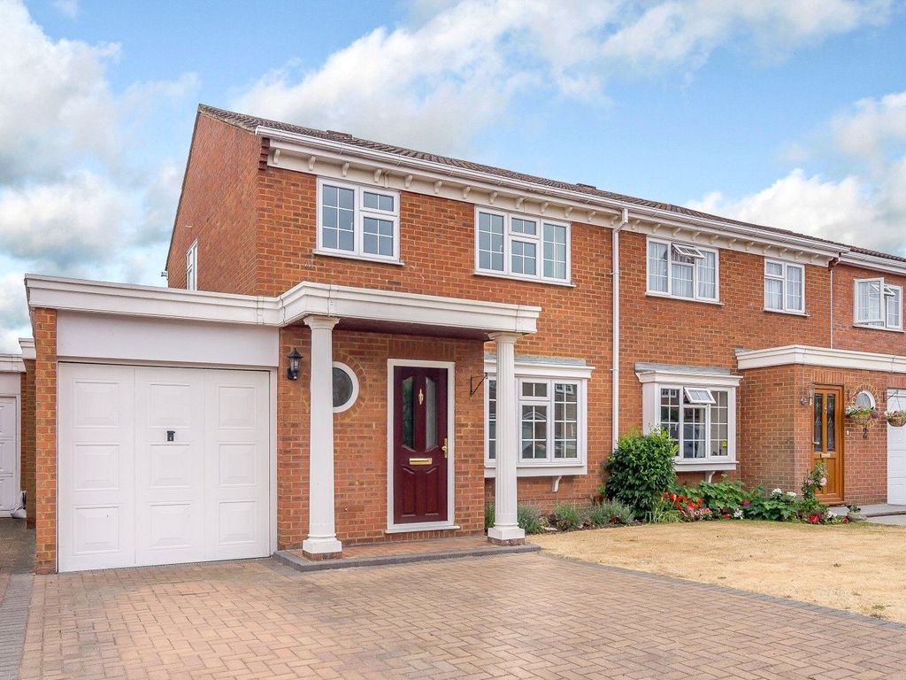 3 bed semidetached house for sale in Elland Road, WaltonOnThames