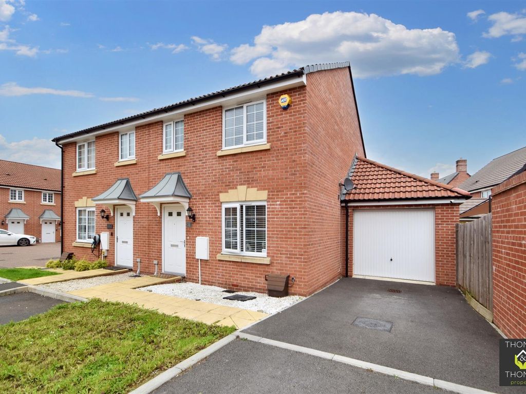 3 bed semidetached house for sale in Fersfield Gardens Kingsway