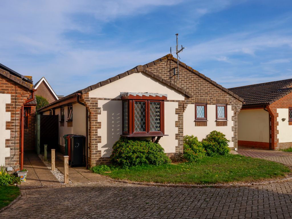 4 bed bungalow for sale in Westerley Gardens, Chichester PO20, £495,000