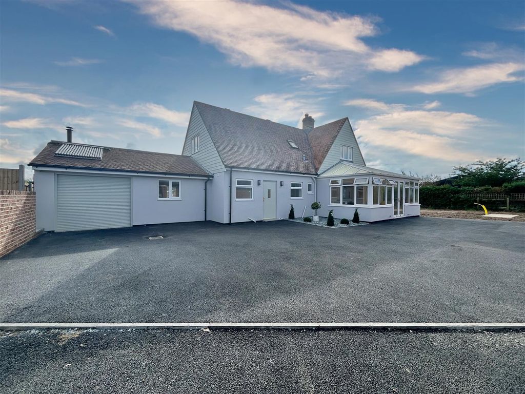 6 bed detached house for sale in Ipswich Road, Newbourne, Woodbridge