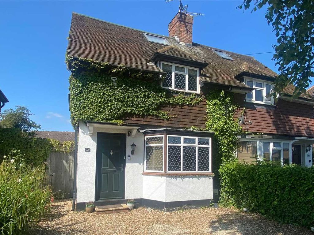 4 bed semidetached house for sale in Priory Close, Denham Village