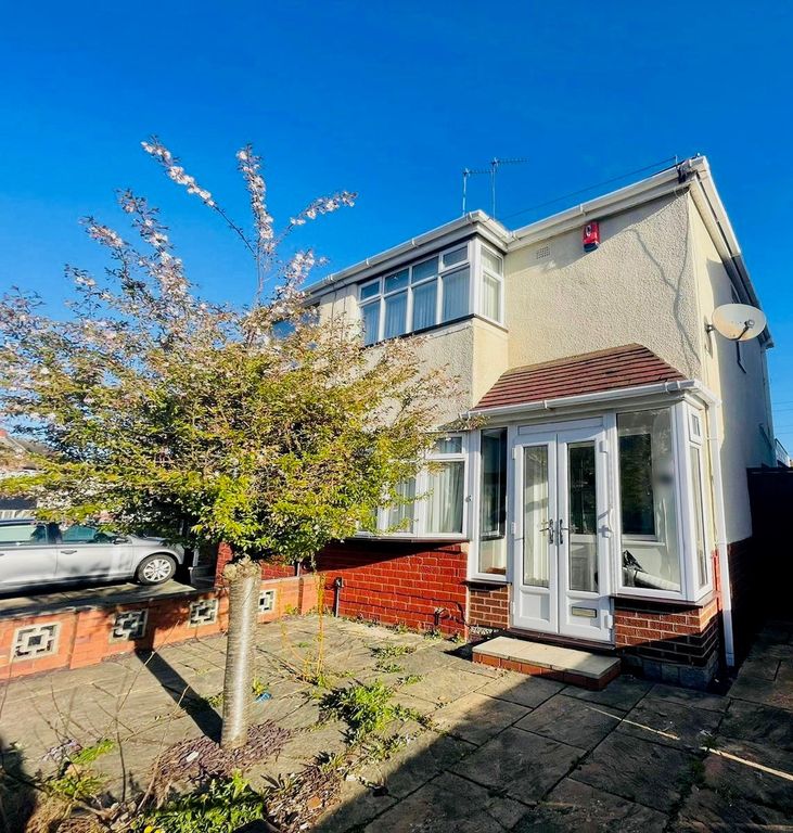 3 bed property to rent in Crockford Road, West Bromwich B71 Zoopla