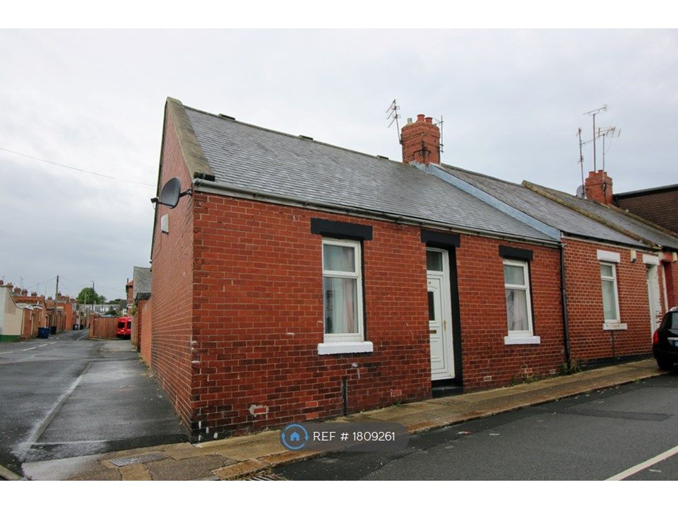 3 bed end terrace house to rent in Brady Street, Sunderland SR4, £750