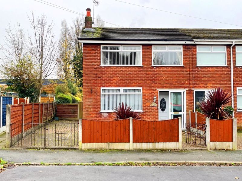 3 bed semidetached house for sale in Medway Drive, Kearsley, Bolton