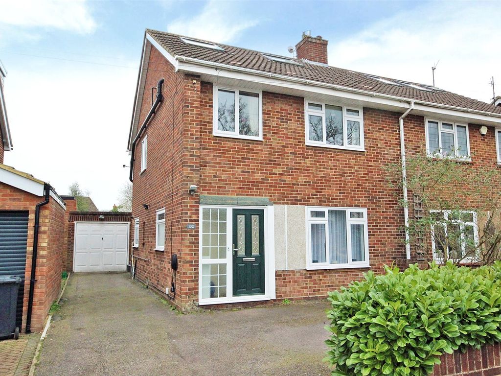4 bed semidetached house for sale in Putnoe Street, Bedford