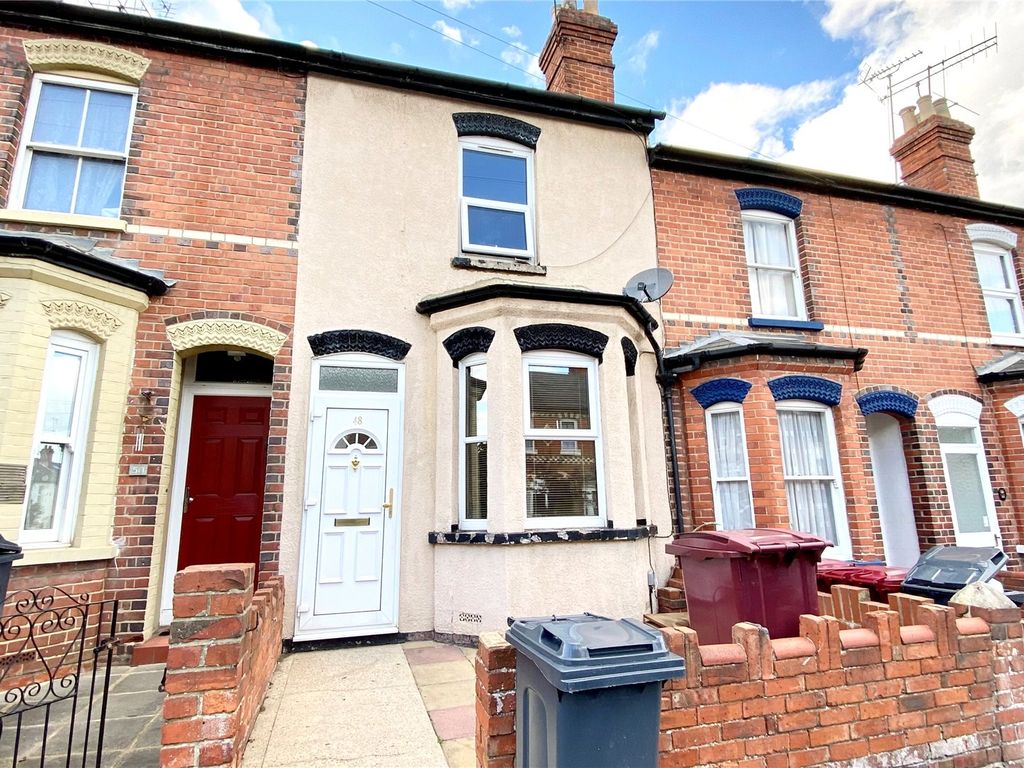3 bed terraced house to rent in Shaftesbury Road, Reading, Berkshire